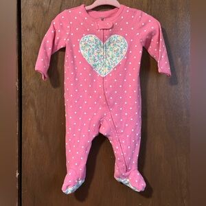 Romper for Baby Pink color with detailed in front of heart